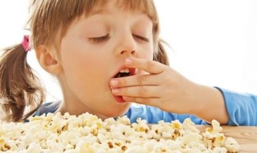 Έρευνα: Πόσο επηρεάζουν την υγεία των παιδιών τα χημικά στις συσκευασίες των τροφίμων