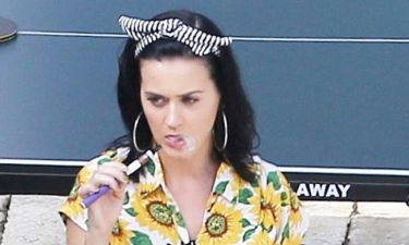 Katy Perry: Και όλο καπνίζεις και καπνίζεις… πού θα πάει αυτό;