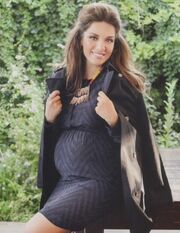 Η Βάσω Λασκαράκη φωτογραφήθηκε στον όγδοο μήνα της εγκυμοσύνης της
