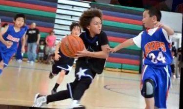 O 8χρονος που έχει τρελάνει με το ταλέντο του τον κόσμο του μπάσκετ! (βίντεο)