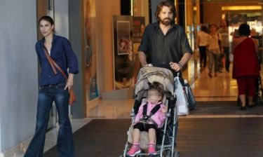 Έστερ Μαστρογιάννη - Πάνος Γκόγκος: Βόλτα με την κόρη τους!