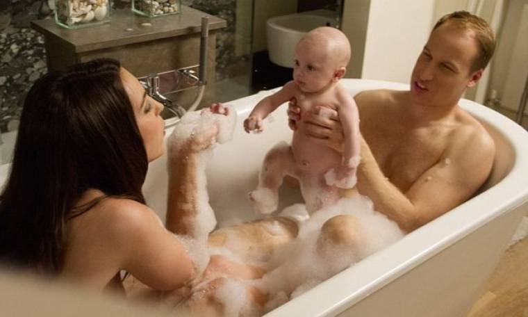 Kate Middleton-William: Στην μπανιέρα με τον γιο τους. Οι φωτογραφίες που κάνουν θραύση στο διαδίκτυο!