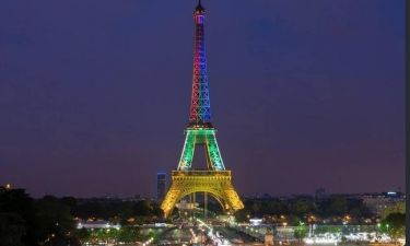 Nelson Mandela: Φώτισαν τον πύργο του Άιφελ με τα χρώματα της Νοτίου Αφρικής!