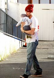 Josh Duhamel: Βόλτα με τον γιο του