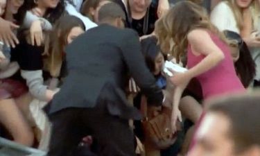 Ατύχημα και παραλίγο τραγωδία στα SAG Awards: Έσπασε το κιγκλίδωμα μπροστά από την Julia Roberts!