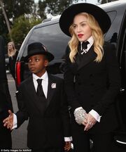 Βραβεία Grammy: Η εντυπωσιακή εμφάνιση της Madonna με τον γιο της David