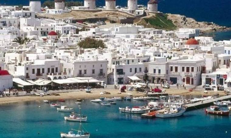 Bloomberg: Nέο ρεκόρ αφίξεων τουριστών αναμένεται φέτος στην Ελλάδα