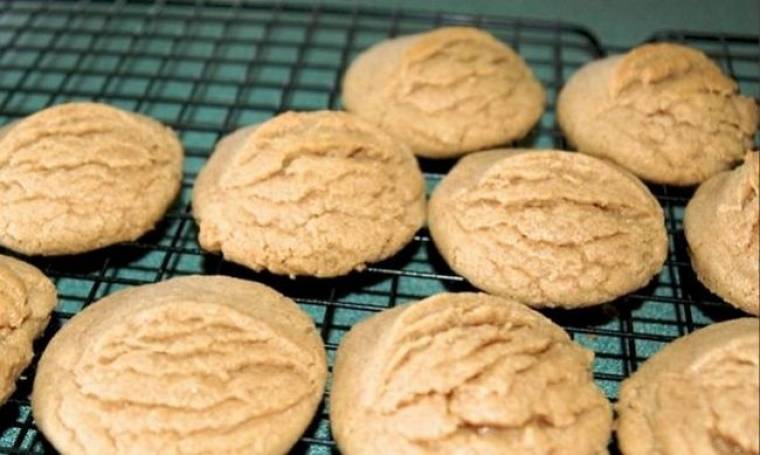 Συνταγή για πεντανόστιμα νηστίσιμα μπισκότα κανέλας έτοιμα σε 15 λεπτά