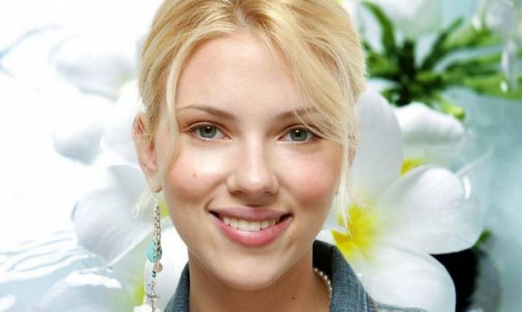 Scarlett Johansson: Λαμπερό πρόσωπο με… μηλόξιδο