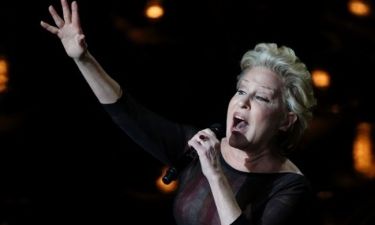 Όσκαρ 2014: Η Bette Midler τραγουδά συγκινημένη το In Memoriam