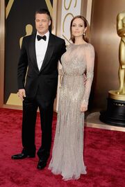 Όσκαρ 2014: Η Κιμ Καρντάσιαν με το φόρεμα της Δούκισσας Νομικού