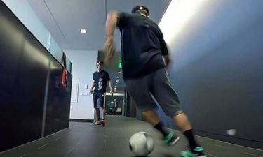 Όταν οι εργαζόμενοι παίζουν μπάλα στο... γραφείο (video)