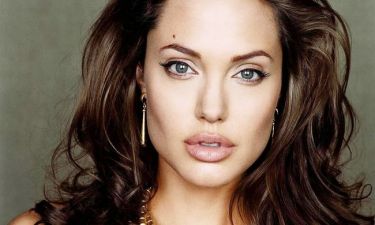 Angelina Jolie: Θ’ αφαιρέσει και τις ωοθήκες της