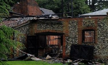 Κάηκε το σπίτι της Claudia Schiffer (φωτό)