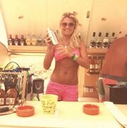 Ελληνίδα παρουσιάστρια έγινε barwoman