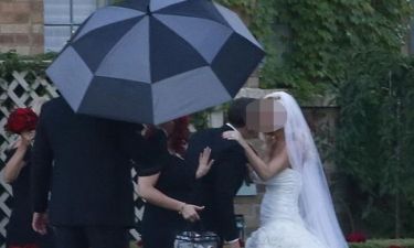 Ο γάμος 41χρονης παρουσιάστριας, τα κόκκινα λουλούδια και η βροχή!