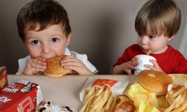«Τα παιδιά μου ζητούν συνέχεια fast food...Τι να κάνω;», Από τη διατροφολόγο Ευσταθία Παπαδά