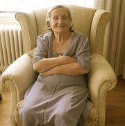 Μεριέμ Ουζερλί: Οι τρυφερές φωτογραφίες με τη γιαγιά της, που κάνουν θραύση στο facebook!