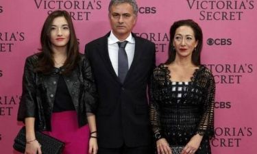 Στο σόου Victoria's Secret ο Μουρίνιο μετά συζύγου και κόρης (videos+photos)