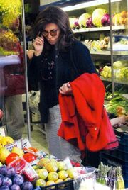 Μιμή Ντενίση: Αγορές φρούτων και λαχανικών