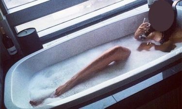 «Ανέβασε» φωτογραφία της ολόγυμνη μέσα στην μπανιέρα και ξετρέλανε τα πλήθη!