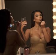 Kim Kardashian: Ποζάρει και προκαλεί… «εγκεφαλικά»