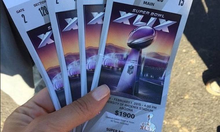 Η Μενούνος έδωσε 1900 δολάρια  για ένα VIP εισιτήριο στο Super Bowl!