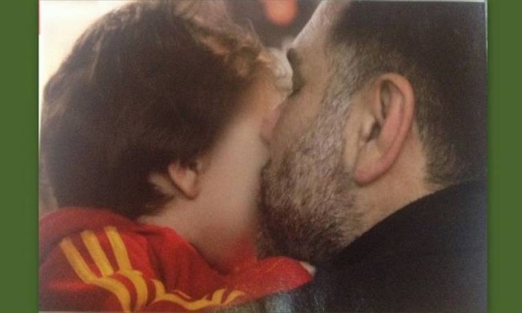 Γρηγόρης Αρναούτογλου: Το τρυφερό φιλί στον γιο του