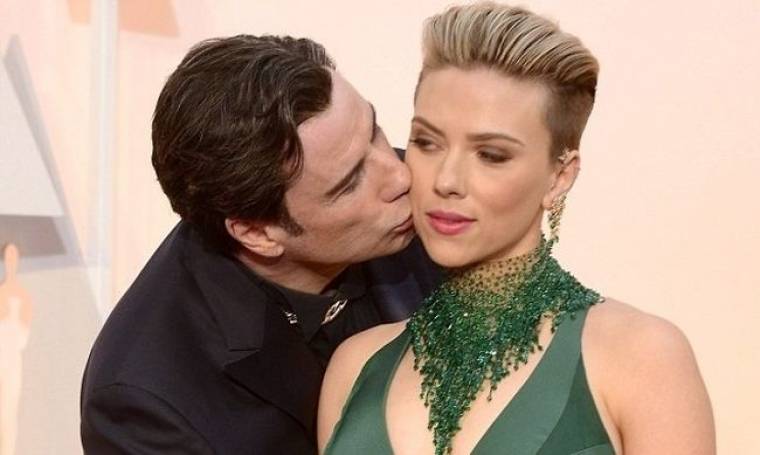 Πολύ γέλιο! Το φιλί του Travolta στην Johansson είχε ως αποτέλεσμα να…