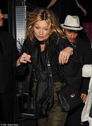 Σε κακά χάλια η Kate Moss για ακόμη μία φορά σε έξοδό της! (φωτό)