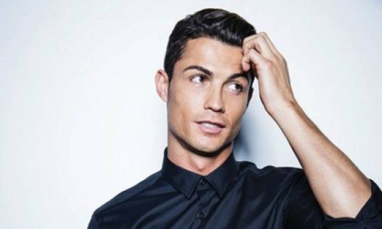 Μα, πόσο σέξι; Ο Cristiano Ronaldo γδύνεται για την καμπάνια της νέα σειρά εσωρούχων του!