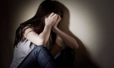 Σοκ στην Αττική: 18χρονη μαθήτρια καταγγέλλει οδηγό σχολικού για ασέλγεια