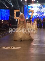 Madwalk 2015: Η Σπυροπούλου σε ρόλο μοντέλου και νύφη για την Κριθαριώτη