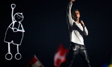 Ο νικητής της Eurovision στο Λονδίνο με πατερίτσα