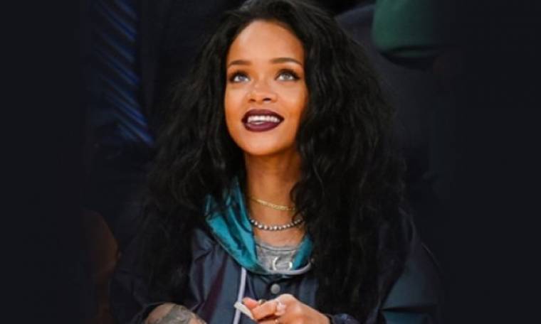 Μας έφτιαξε τη μέρα:Η νέα μεταμόρφωση της Rihanna που μας έκανε να ξεκαρδιστούμε στα γέλια
