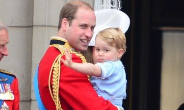 Ο πρίγκιπας George έβγαλε… γλώσσα στους φωτογράφους στα γενέθλια της βασίλισσας! (φωτό)