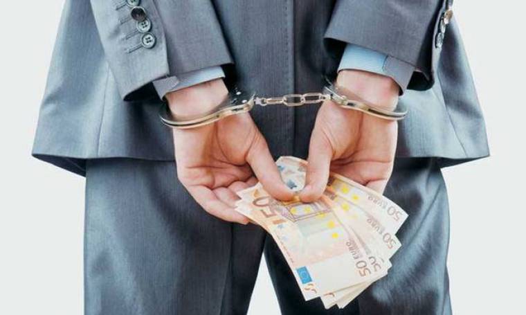 Διευθυντής τράπεζας στη Μάνδρα έκλεψε 1,2 εκατ. ευρώ από τους πελάτες του