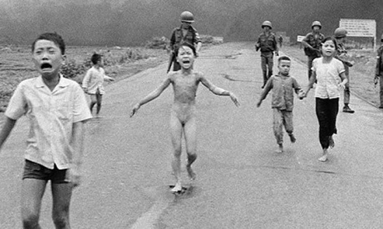 Δείτε πώς είναι σήμερα το κοριτσάκι που κάηκε από ναπάλμ στο Βιετνάμ