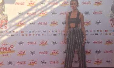 MAD VMA 2015: Η ολοκέντητη φόρμα παντελόνι του Βρεττού Βρεττάκου, που εντυπωσίασε!
