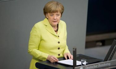 Μέρκελ: Πριν το δημοψήφισμα δεν μπορεί να γίνει συζήτηση για το πρόγραμμα