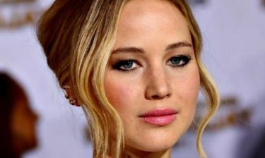 Η Jennifer Lawrence κάνει τις καλοκαιρινές πλατφόρμες να δείχνουν super-cool