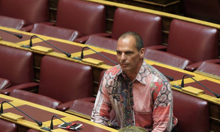 Βαρουφάκης: Δείτε που βρήκε το πουκάμισο που φόρεσε στη Βουλή