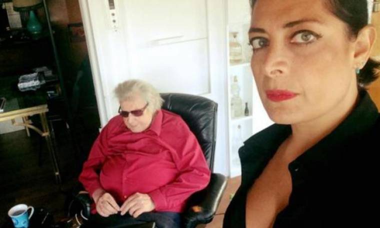 Aλέξια: Η συνάντησή της με τον Μίκη Θεοδωράκη και η selfie που κάνει το γύρο του διαδικτύου