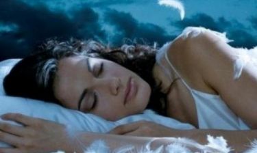Βάλε τέλος στις αϋπνίες με 3 (εναλλακτικούς) τρόπους για όνειρα γλυκά