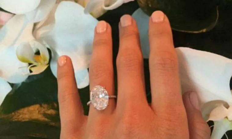 Παίκτρια του Dancing with the Stars παντρεύεται και δείχνει το δαχτυλίδι… κοτρώνα!