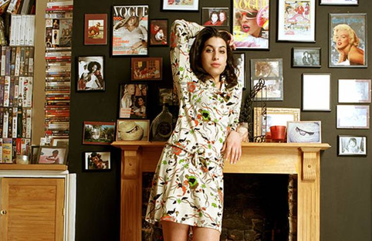Amy Winehouse: Δείτε ακυκλοφόρητες φωτογραφίες της και προσωπικά της αντικείμενα