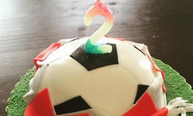 Μία τούρτα φτιαγμένη για τον δύο ετών γιο τους