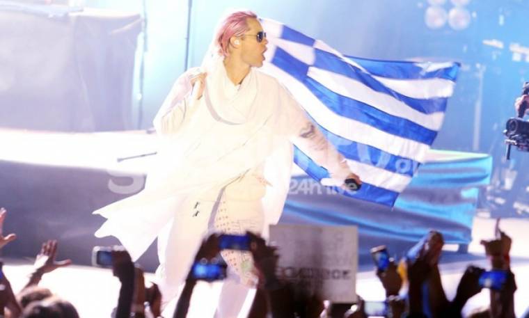 Με την ελληνική σημαία στην σκηνή ο Jared Leto, αποθέωσε την Ελλάδα