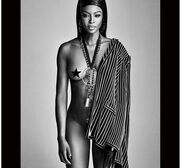 Naomi Campbell: «Βομβαρδίζει» το Instagram με γυμνές της φωτογραφίες