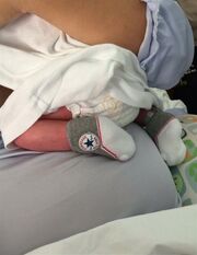 Η πρώτη φωτογραφία από το νεογέννητο γνωστής Ελληνίδας μέσα από το μαιευτήριο